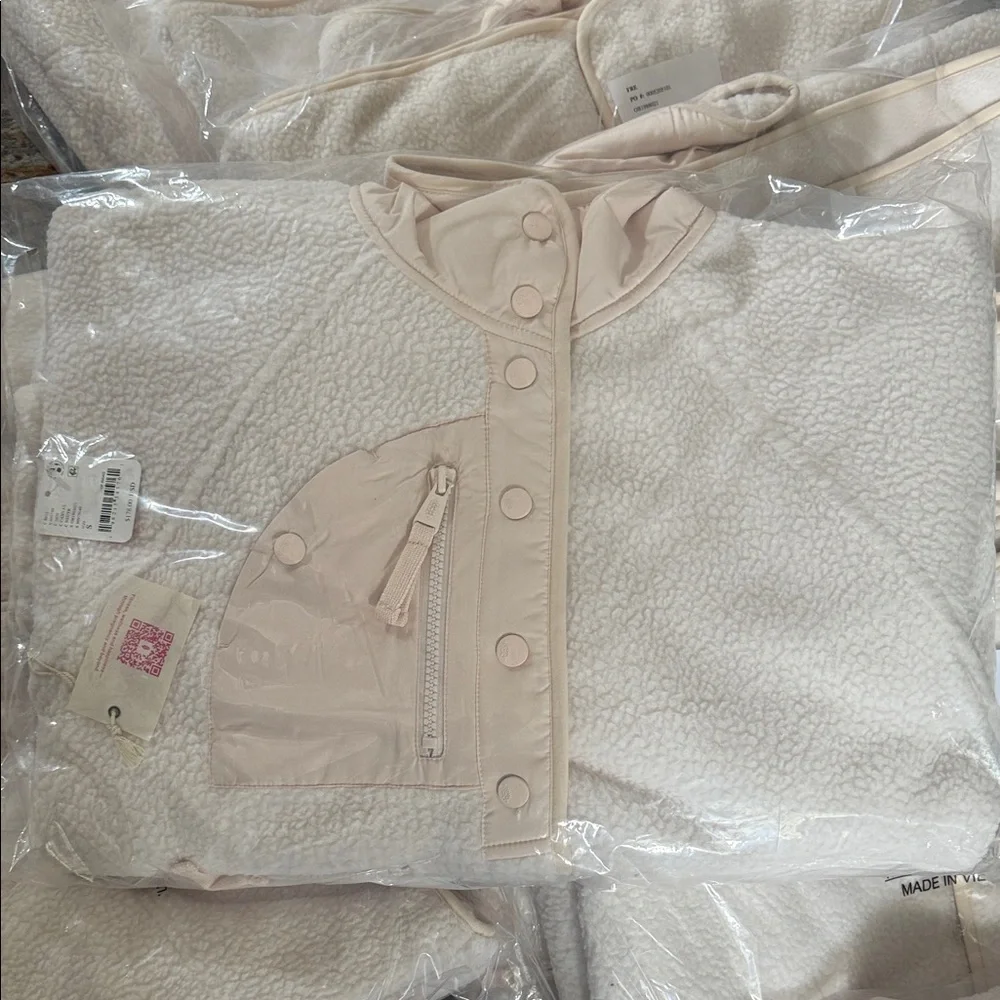 FP Movement Hit The Slopes Fleece Jacket in Canvas Sz XS S M $178 Retail NWT - Picture 3 of 7